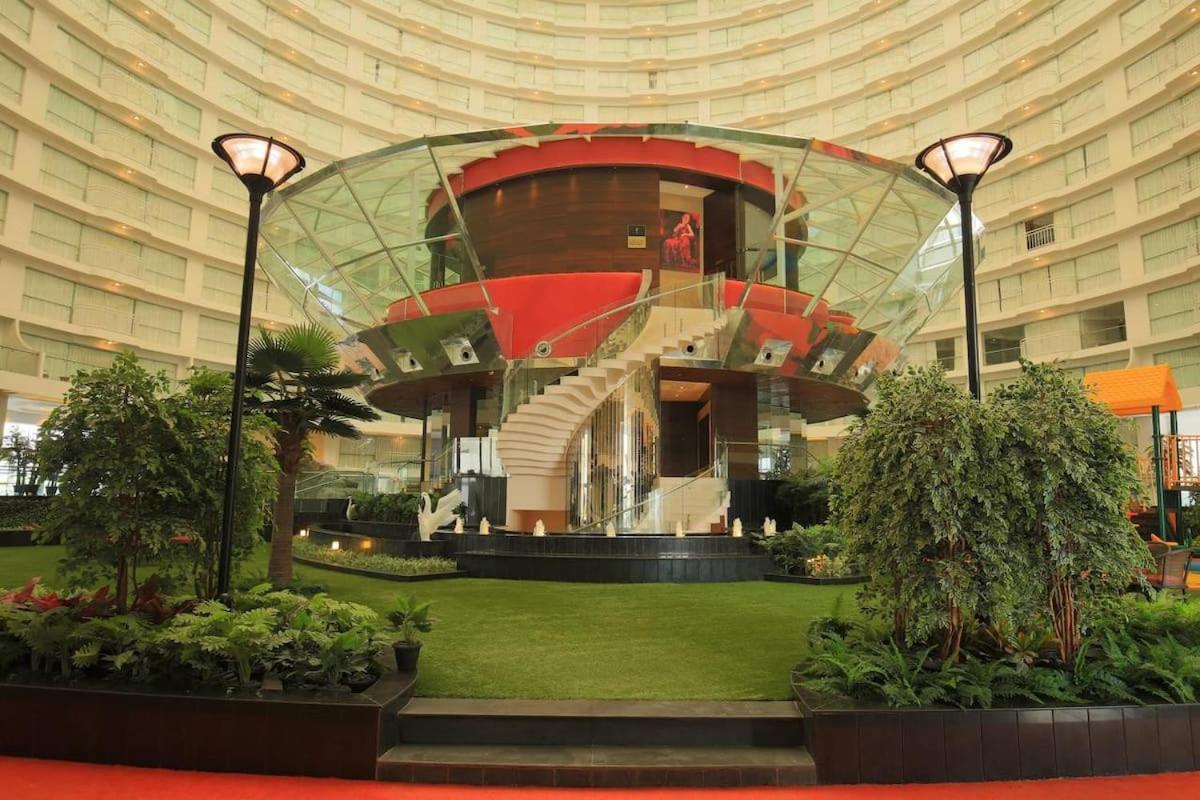 Rajhans Belliza Luxurious Studio Apartment Surat Esterno foto